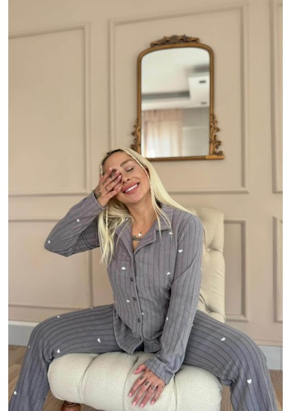 Gri Jantung Desenli Önden Düğmeli Peluş Polar Pijama Takımı indirimleri