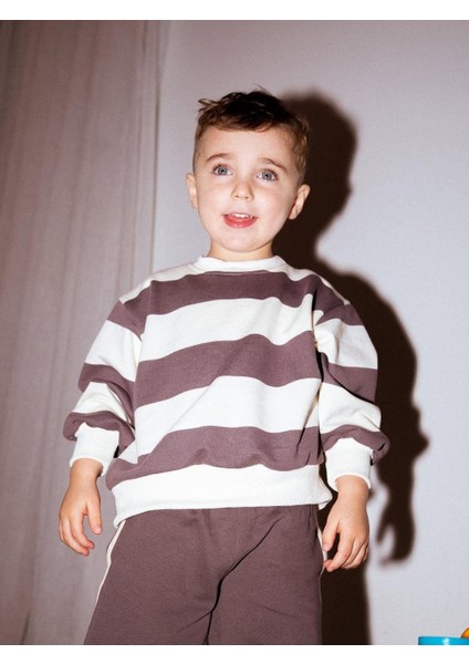 Unisex Çocuk Pamuklu Kahve Çizgili Sweatshirt ve Şeritli Eşofman Takım - Rahat Kesim
