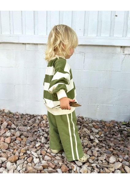Unisex Çocuk Pamuklu Yeşil Çizgili Sweatshirt ve Şeritli Eşofman Takım - Rahat Kesim indirimleri