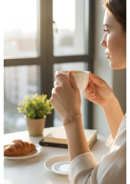 925 Ayar Gümüş Kar Tanesi Rose Bileklik Kadın fiyatları