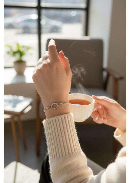 925 Ayar Gümüş Ay Yıldız Bileklik Kadın fiyatları