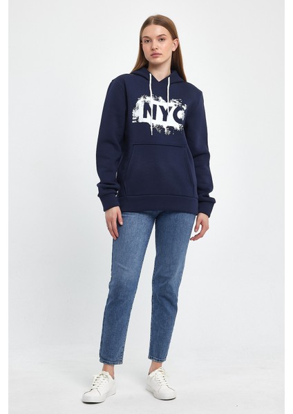 Kadın Kapşonlu Rahat Kalıp Içi Polarlı 3 Iplik Nyc Baskılı Sweatshırt SPR24SWK09
