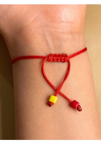 Tarzına Renk Kat: Unisex Gümüş Dorikalı Ipli Minimal Sarı-Kırmızı Küp Boncuk Bileklik fiyatları