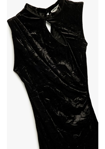 Pencere Detaylı Kolsuz Dik Yaka Uzun Kalem Kadife Elbise