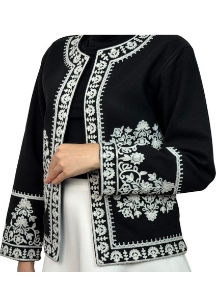Siyah Renkte Işlemeli Kaşe Ceket fiyatları