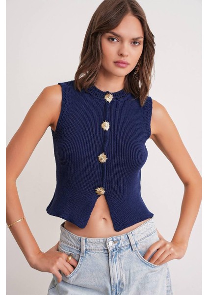 Bisiklet Yaka Varaklı Düğme Detaylı Triko Süveter fiyatları