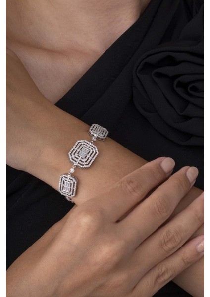 Baget Taşlı Emeral Kesim Pırlanta Montür Gümüş Kadın Bileklik modelleri