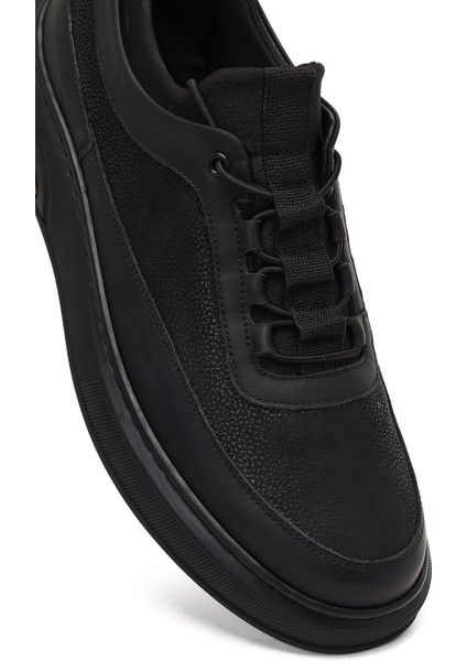 Erkek Siyah Bağcıklı Kalın Tabanlı Deri Sneaker 25WFD642414