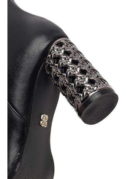 Kadın Siyah Fermuarlı Desenli Kalın Topuklu Bot 25WFE481118