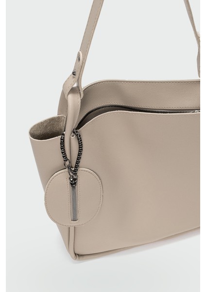 Chiara Charmlı Omuz Çantası Bej modelleri