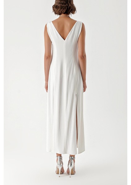 Beyaz Kolsuz V Yaka Yırtmaçalı Elbise 94217 fırsatları