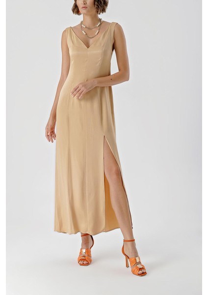 Bej Kolsuz V Yaka Yırtmaçalı Elbise 94217