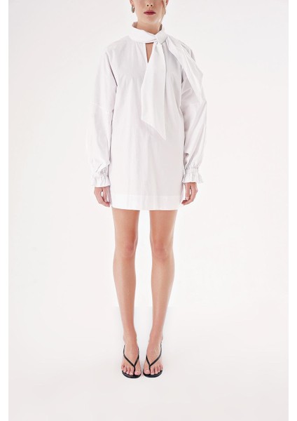 Beyaz Yüksek Yaka Bağlamalı Bol Kesim Mini Gömlek Elbise 94462