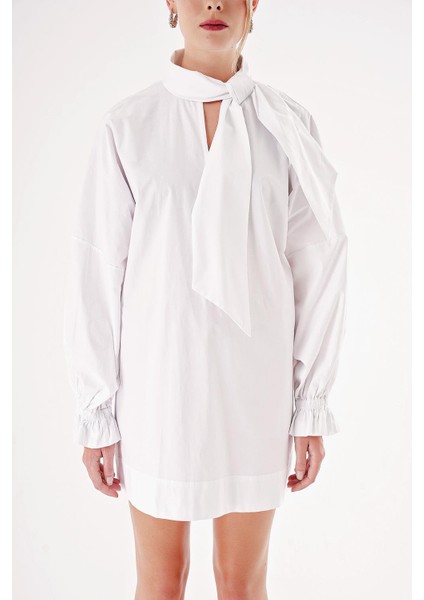 Beyaz Yüksek Yaka Bağlamalı Bol Kesim Mini Gömlek Elbise 94462 fiyatları