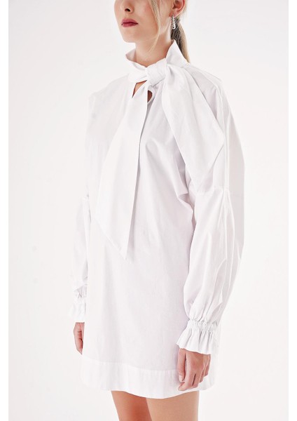 Beyaz Yüksek Yaka Bağlamalı Bol Kesim Mini Gömlek Elbise 94462 modelleri