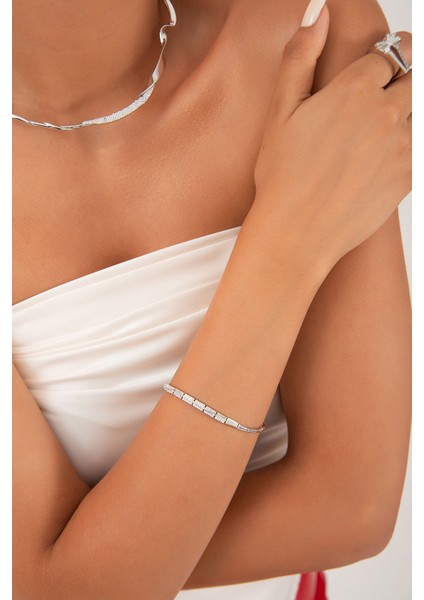 Gümüş Her Parçası Özel Tasarım Detaylı 925 Ayar Gümüş Bileklik 146