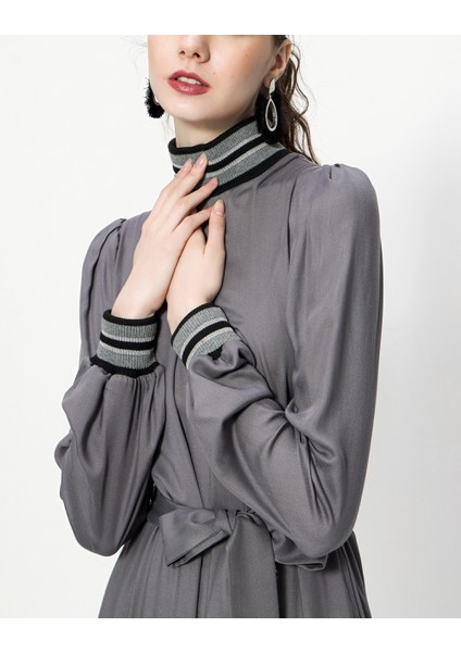 Gri Balıkçı Yaka Ribana Detaylı Uzun Elbise 94156 fırsatları