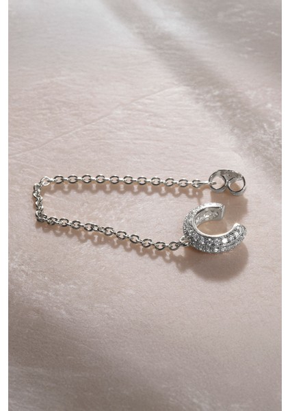 Gümüş Zincirli ve Kristal Taş Detaylı 925 Ayar Gümüş Kıkırdak Küpe 46 modelleri