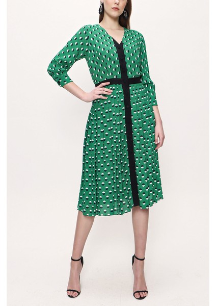 Yeşil Bele Oturan Pilili Elbise 93735 indirimleri