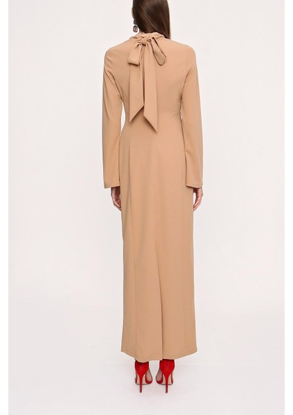 Bej Yüksek Yaka Bağlamalı Uzun Elbise 94008 fırsatları
