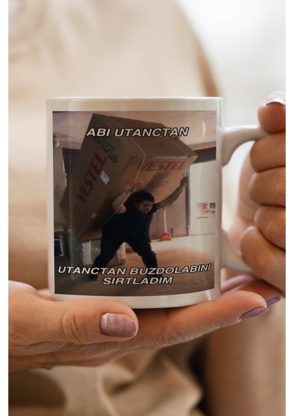 Utançtan Buzdolabını Sırtladım Baskılı Kupa Bardak