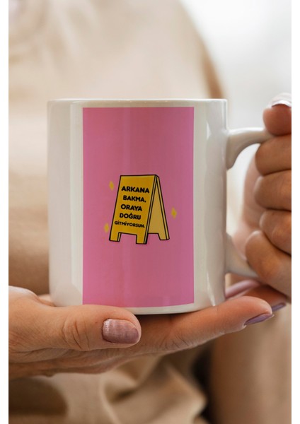 Arkana Bakma, Oraya Doğru Gitmiyorsun Baskılı Premium Kupa Bardak