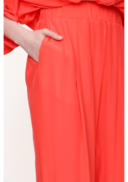 Kırmızı Beli Lastikli Bol Kesim Pantolon 41600 fırsatları