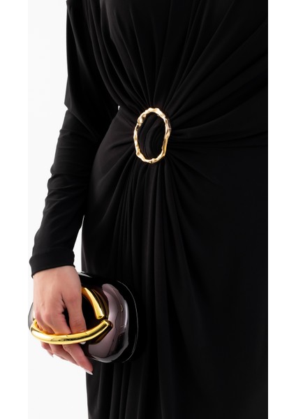 Kadın Siyah Büzgülü Aksesuar Detaylı Midi Elbise indirimleri