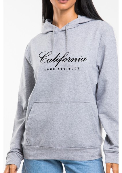 Kadın Kapşonlu Rahat Kalıp Ince El Yazılı Californıa Baskılı Swetashırt SPR24SWK121 fiyatları