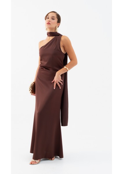 Kadın Kahverengi Tek Omuz Şal Yaka Uzun Saten Elbise