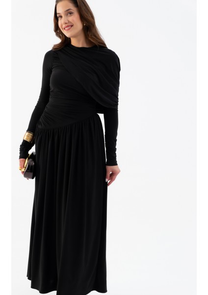Kadın Siyah Omuz Parçalı Çapraz Büzgülü Uzun Elbise modelleri