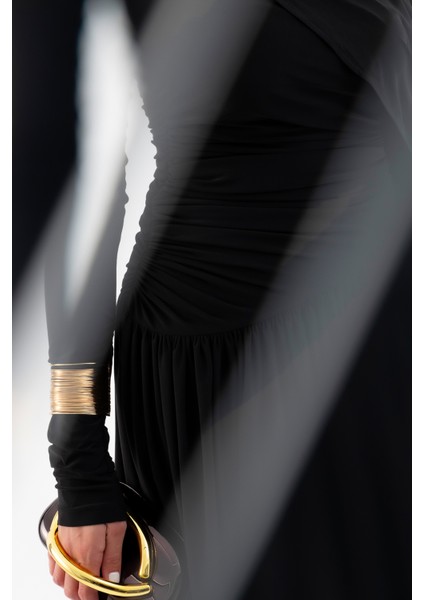 Kadın Siyah Omuz Parçalı Çapraz Büzgülü Uzun Elbise fırsatları