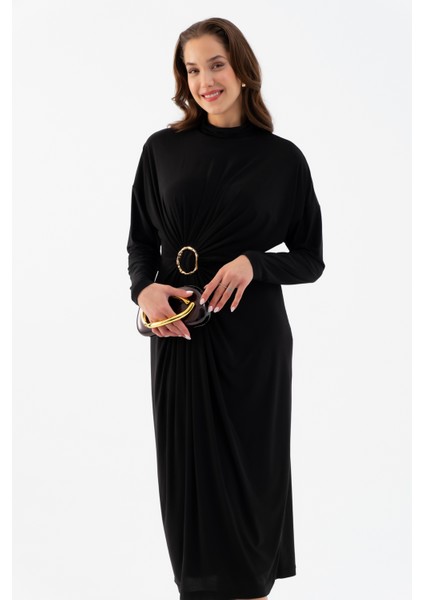 Kadın Siyah Büzgülü Aksesuar Detaylı Midi Elbise fiyatları