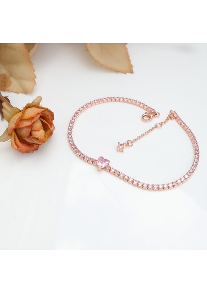 Pembe Altın Kaplama Kalp Taşlı Kadın Tenis Bileklik – Zarif ve Işıltılı Tasarım