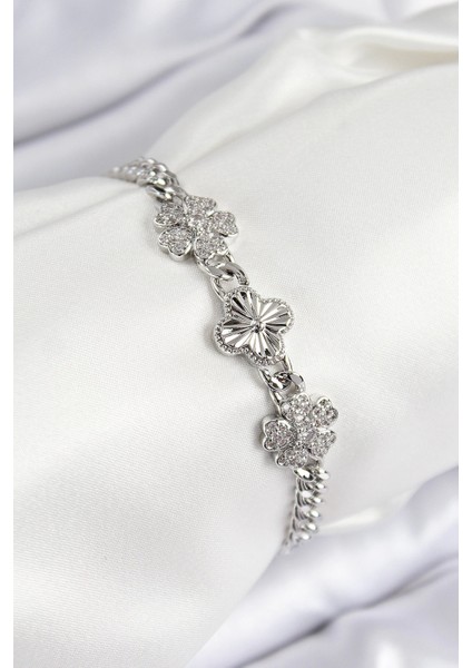 Pirinç Zirkon Taşlı Yonca Model Gümüş Renk Kadın Bileklik