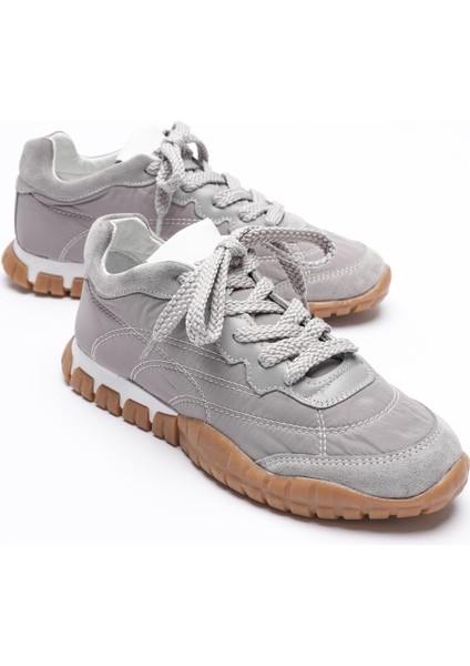 Kadın Hakiki Süet Bağcıklı Krep Tabanlı Anorak Detaylı Sneaker Gri Minu