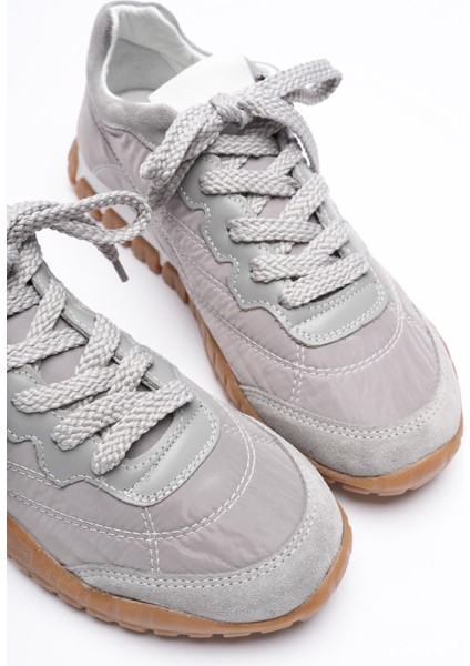 Kadın Hakiki Süet Bağcıklı Krep Tabanlı Anorak Detaylı Sneaker Gri Minu fırsatları