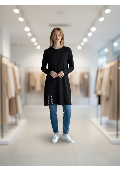 Kadın Önü Desenli Etek Yan Ucu Boncuklu Düşük Kol Tunik