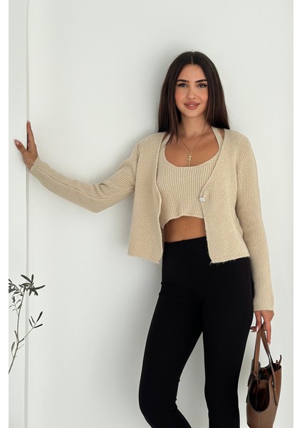 Kadın Örgü Crop Top & Hırka Takımı – Yumuşak & Minimal Stil