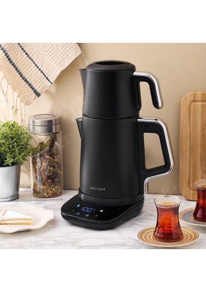 Şık Siyah Çay Makinesi, Modern Tasarım ve Kolay Kullanım