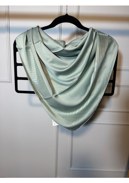 Eşarp, Yeşil Kare Eşarp