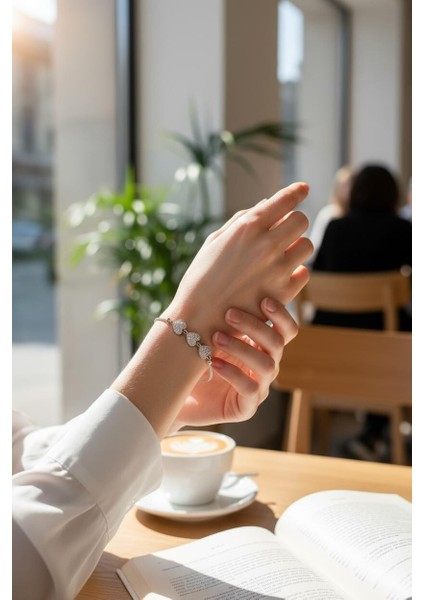 925 Ayar Gümüş Sıralı Kalp Bileklik Kadın fiyatları