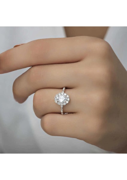 Gümüş Beyaz Oval Taşlı Kadın Yüzük modelleri