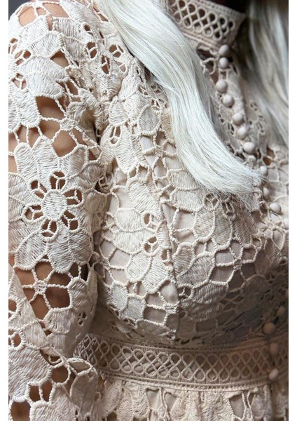 Bisiklet Yaka Dantel Önden Düğme Detaylı Krem Kadın Elbise indirimleri