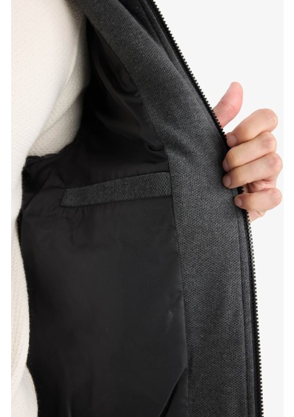 Slim Fit Dar Kesim Dik Yaka Astarlı Fermuarlı Cepli Kışlık Şişme Penye Mont E7888AX25AU