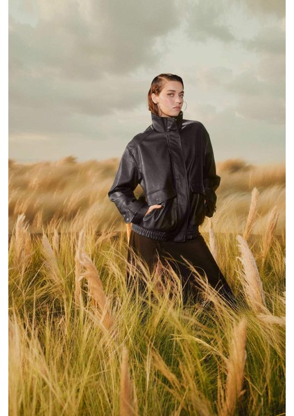 Afra x DeFacto Dad Fit Fermuarlı Suni Deri Mont F5483AX25WN