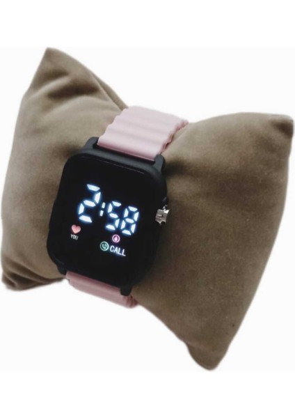 Renkli LED Ekranlı Silikon Kordonlu Şık Kol Saati, Uygun Fiyatlı ve Kullanışlı.