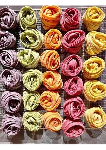 El Yapımı Fettuccine 300 gr Sebze Püreli Renkli Makarna fırsatları