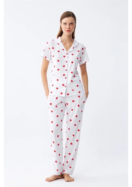 Kadın Beyaz Kırmızı Kalpli Önden Düğmeli Pijama Takımı