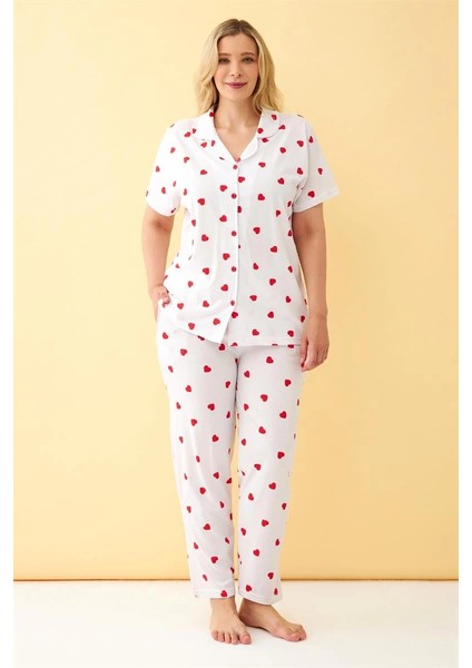 Kadın Beyaz Kırmızı Kalp Desenli Önden Düğmeli Büyük Beden Pijama Takımı
